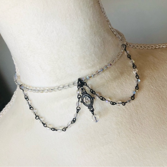 Jewelry - Elegant aurora borealis beaded coil necklace